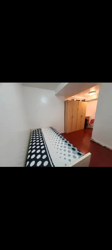 Minutes Walk York U campus, Finch west subway,  private washroom Image# 1