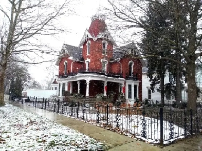 HALLMARK CARD VICTORIAN HOME FOR SALE. Image# 5