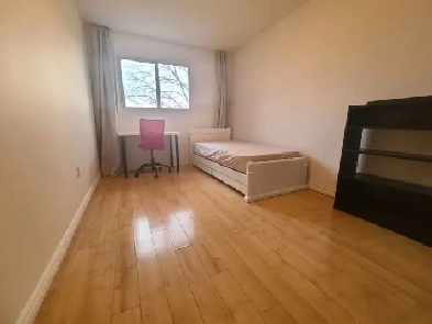 @ Scarborough Finch / Birchmount 2nd flr Master Bed room To Rent Image# 1