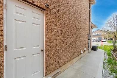 Studio basement with full kitchen & washroom with 2 car parkin Image# 3