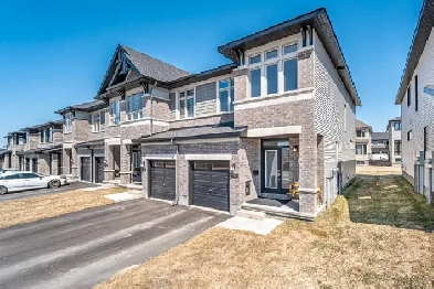 Beautiful & upgraded END UNIT 3 bedroom 3 bathroom home! Image# 6
