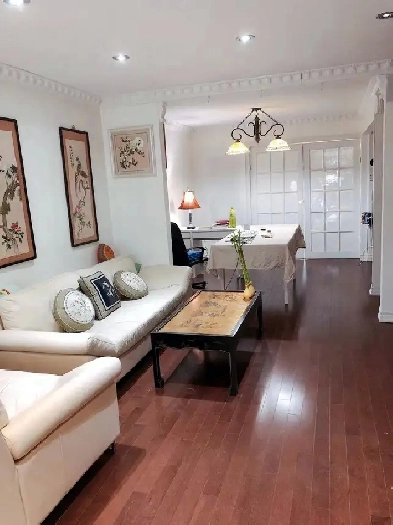 4 private bedrooms (2 1th floor & 2 basement) on Brimley/Steels Image# 1