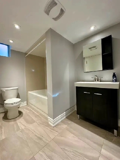Fully renovated 1 bedroom $1595 (Royal York/Eglington) Image# 7