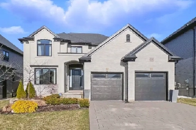 Stunning Two-Storey Home in the Desirable Warbler Woods Image# 5