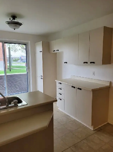 logement 4  1\2  Laval Image# 2