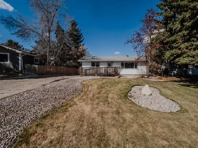 Sherwood Park Bungalow Image# 4