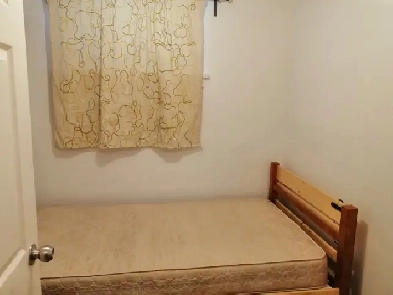 $700-Nice and Cozy room at Queen West (Dundas/Ossington) Image# 5