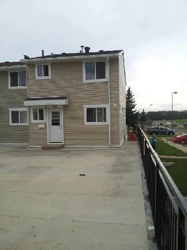 3 BEDROOM FURNISHED TOWNHOUSE FOR RENT IN THICKWOOD Image# 1