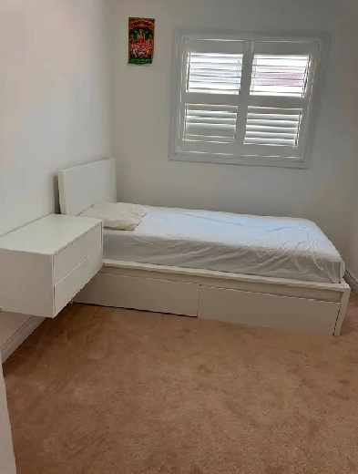 One Private Room for Girl in Brampton (upstairs) Image# 4