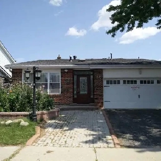 3 Bedrooms at Finch Ave E and Brimley Rd Image# 9