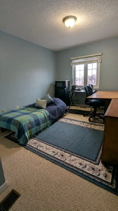 Big and bright furnished room in Richmond Hill for rent Image# 2
