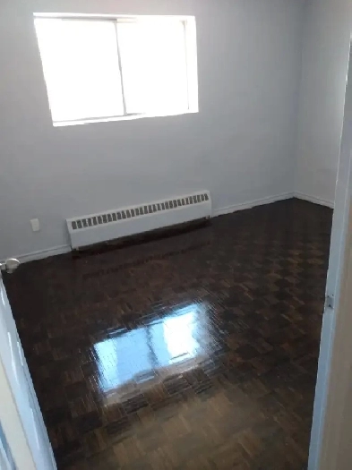 Shared room close to Merivale Road. for June 1 Image# 2