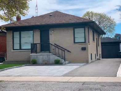 Yorkdale Basement Apartment - Newly Renovated Image# 2