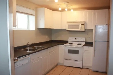 2 Bedroom Bonnie Doon, Whyte Ave, Faculty St. Jean/UoA Suite Image# 1