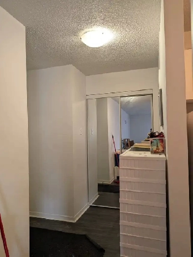 SOUS-LOCATION GRAND 3 1/2 entièrement meublé1 180 C$ Image# 1