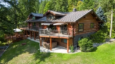 Charming Log Home on 2 Private Manicured Acres Image# 10