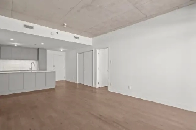 CONDO 2 CHAMBRES A LOUER QUARTIER 10-30 Image# 13