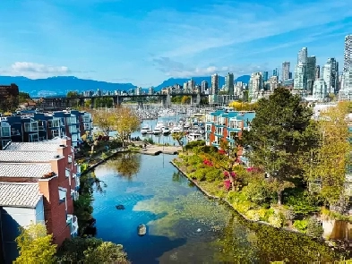 Spectacular Executive False Creek Waterfront  Suite Image# 22