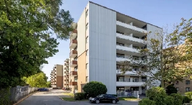 Bachelor Apartment for Rent - 2303 Eglinton Ave East Image# 3