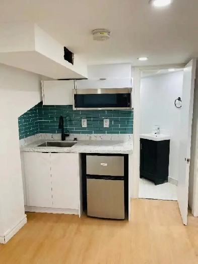 Downtown College&Ossington 1 studio unit available June1st Image# 2