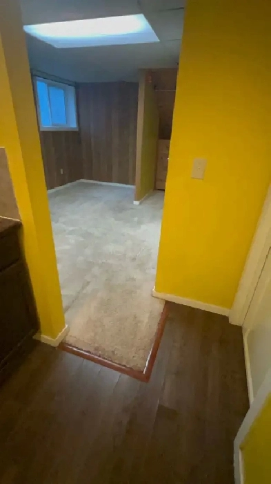 available June 1 private bathroom, wet bar room ranchland Image# 5