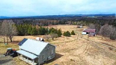 Weedon: Fermette 137 acres, bâtiments, maison, garage, forêt Image# 1