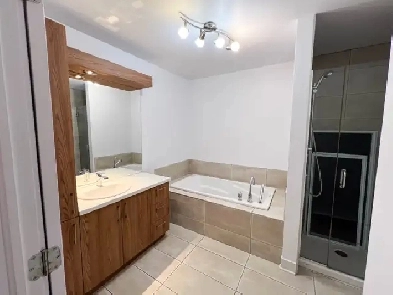 Condo Neuf a Louer a Laval 4 1/2, Vue sur Lac, pas de voisin. Image# 11