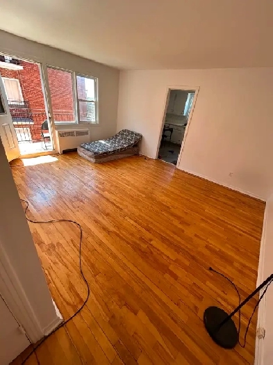 Trés grande chambre / Very big room Image# 3