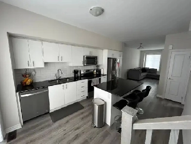 STUNNING TOWNHOUSE(END UNIT) 3 BEDROOM   DEN FOR RENT Image# 13