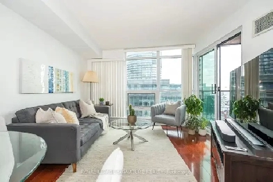 Prime Downtown Location - Stunning Lake View - Parking & Locke Image# 13