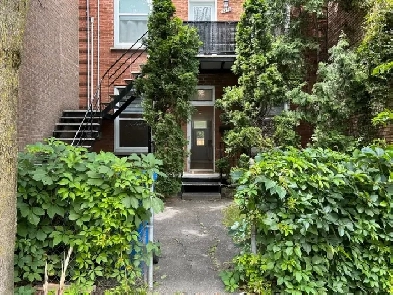 RDC duplex avec cour, stationnement et éléctroménagers Image# 30