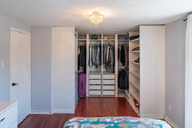 3 BEDROOM | 1 BATHROOM | AVAILABLE JULY 1ST | TOWNHOUSE Image# 1