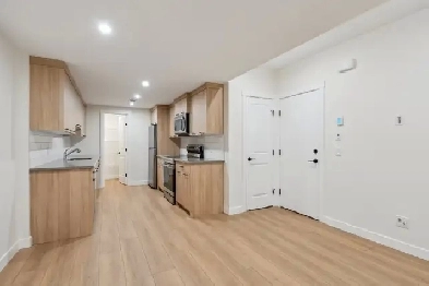 Bright & Spacious 1 Bedroom Suite Image# 2