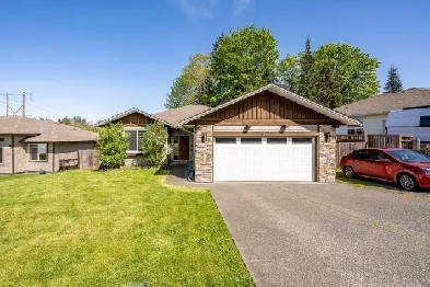 Beautiful 3 Bedroom Rancher Built in 2015 on .20 of An Acre Image# 5