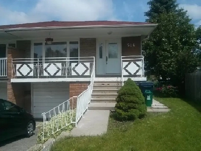 Bright and spacious 3br house For Rent in Finch and Don Mills Image# 3