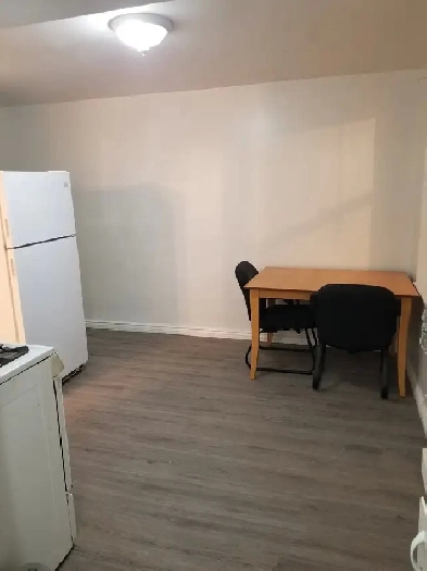 Charming Furnished Bachelor/Studio Apartment in Downtown Calgary Image# 1