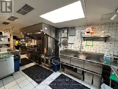 Prime Restaurant Space For Sale – Yonge & Eglinton Image# 1