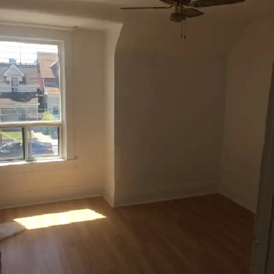 BIG Master Furnished Room Rent! Utilities & Internet Included! Image# 4