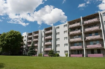 Parkwood Square  - Bachelor Apartment for Rent Image# 1