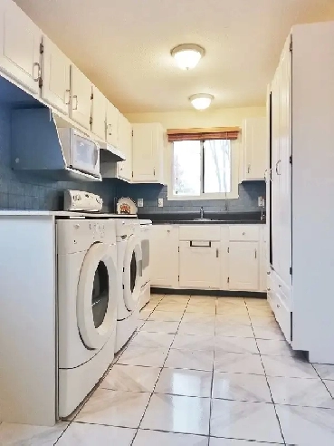 Three Bedroom Apartment in Ottawa, Upper Unit of Bungalow Image# 2