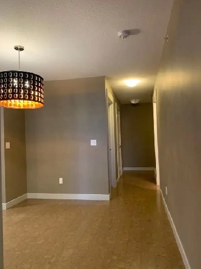 SPACIOUS TOP FLOOR 2 bedroom 2 bathroom Skyview condo Image# 4