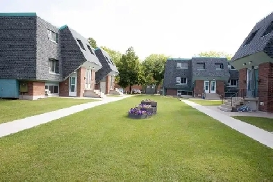 1 Room in 2 Bedroom House Image# 1