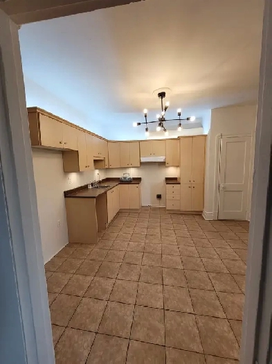 Logement lumineux 5 1/2 - Haut de duplex Image# 1