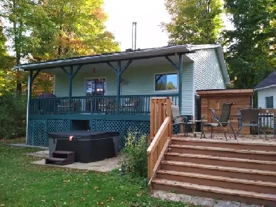 Waterfront 4 season cottage for Sale - 50 minutes from Ottawa Image# 4