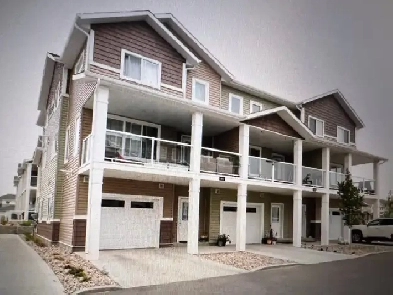 2 Bed, 2 Bath Townhouse with Attatched Garage Image# 5