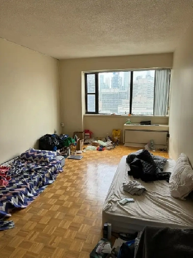 Sharing Accomodation for Male in Living Room Image# 2