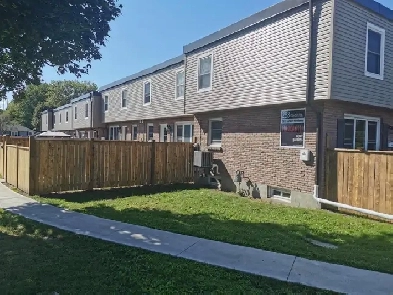 GORGEOUS AND MODERN 2 BEDROOM TOWNHOME Image# 4