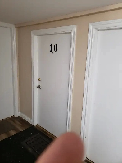 Downtown Sydney bedsitting studio apt for rent Image# 1