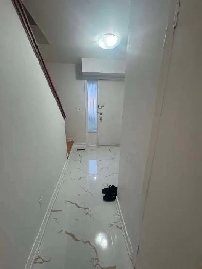 4bdrm house/sprte entrnc bsmnt/New reno/TTC/401/15May Image# 4