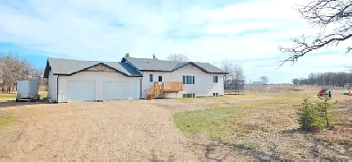 Stunning 2024-Built Acreage on 5 Acres – Ideal Country Living! Image# 2